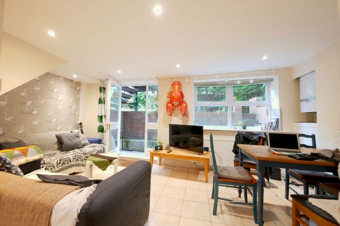 4 Bedroom Maisonette To Rent In Digby Crescent, London, N4