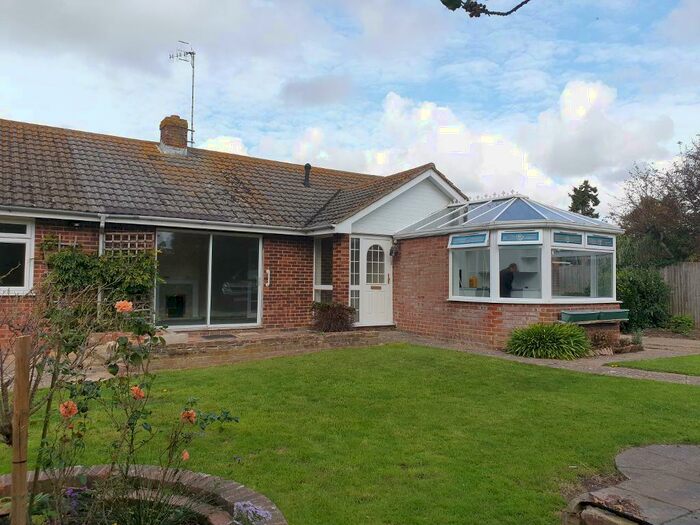4 Bedroom Bungalow To Rent In Stirling Avenue, Seaford, BN25