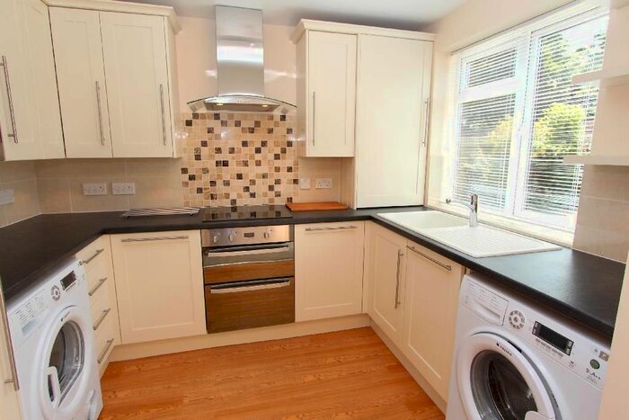 2 Bedroom Flat To Rent In Park Road, Banstead, SM7