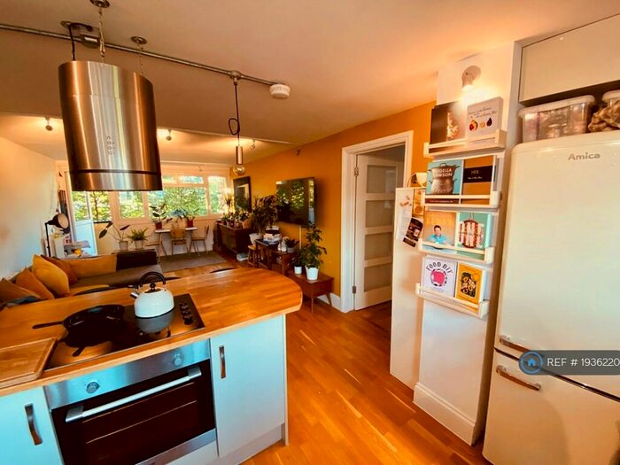 3 Bedroom Flat To Rent In John Street, Rochester, ME1