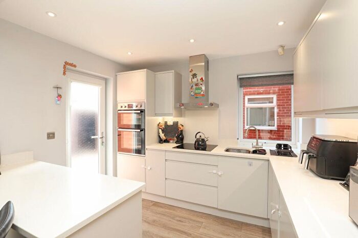 3 Bedroom Detached House For Sale In Old Hall Road, Chesterfield, S40