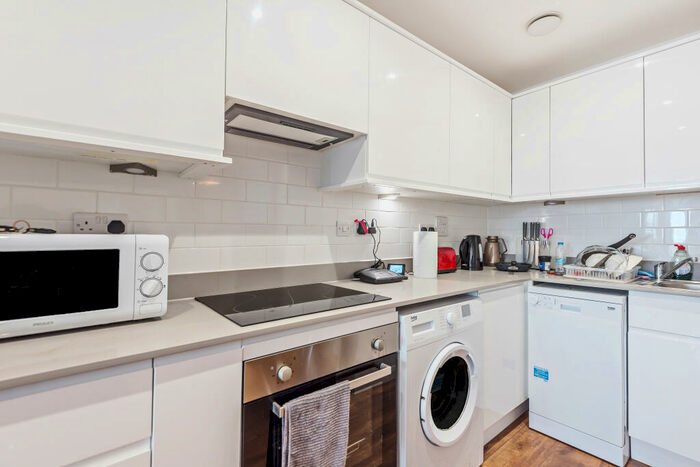 1 Bedroom Flat To Rent In Grand Union House, Stoke Road, Slough, SL2