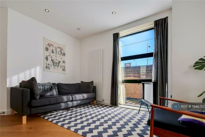 2 Bedroom Flat To Rent In Margerie Court, London, E2