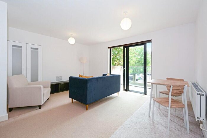 Apartment To Rent In Maple Quays, Canada Water, SE16