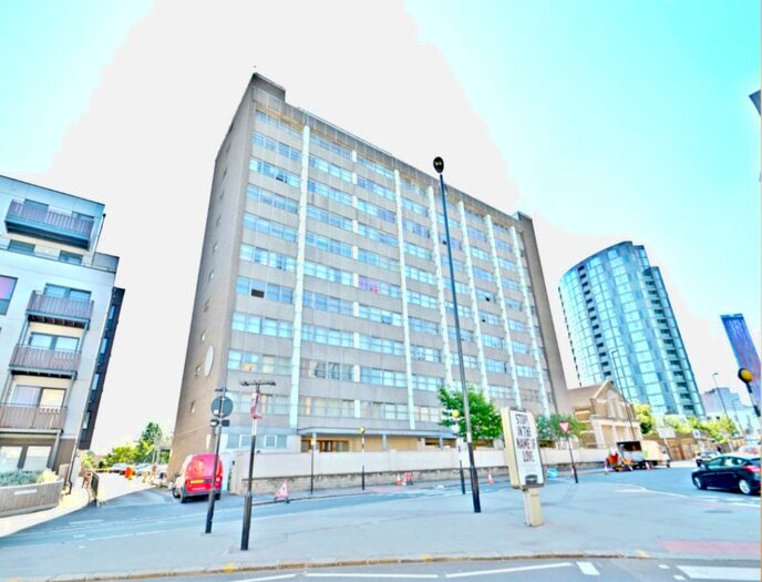 2 Bedroom Flat To Rent In Whitehorse Road, Croydon, CR0