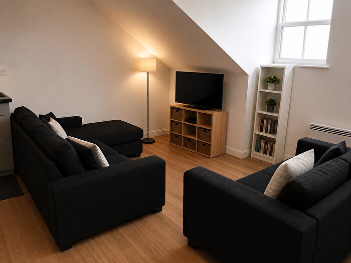 2 Bedroom Flat To Rent In Beaumont Drive, Worcester Park, KT4