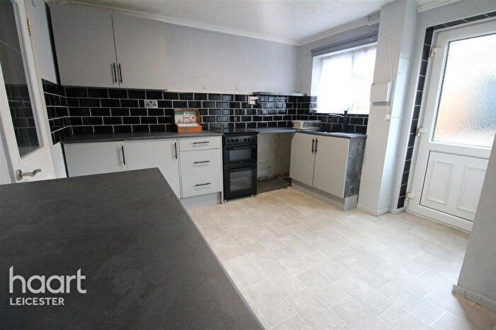2 Bedroom Terraced House To Rent In Cromwell Road, Leicester, LE8
