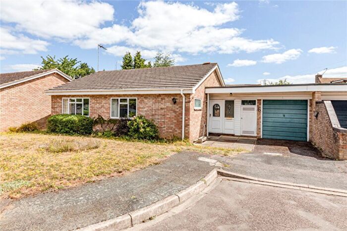 3 Bedroom Bungalow For Sale In Elm Tree Close, Byfleet, West Byfleet, Surrey, KT14