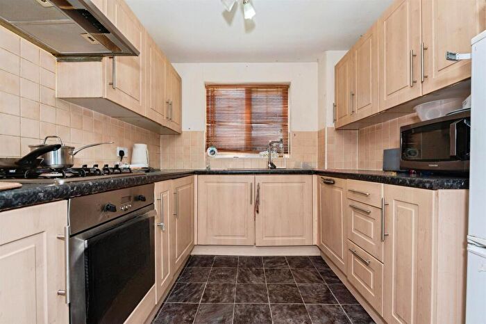 2 Bedroom Flat For Sale In Caspian Way, Purfleet-On-Thames, RM19