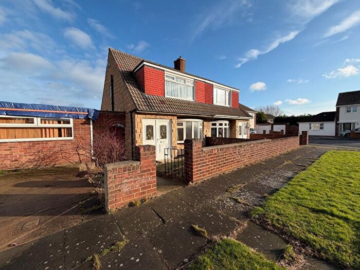 3 Bedroom Semi-detached Bungalow For Sale In Greenhow Grove, Hartlepool, TS25