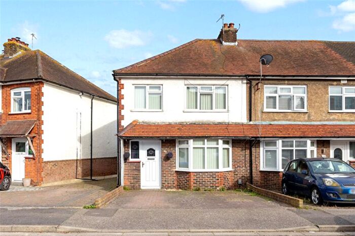 4 Bedroom End Of Terrace House For Sale In Annweir Avenue, Lancing, West Sussex, BN15