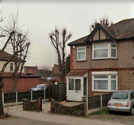 3 Bedroom End Of Terrace House To Rent In Rush Green Road, Romford RM7