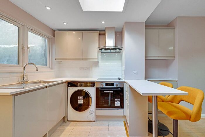 2 Bedroom Flat To Rent In Apprentice Way, Clarence Road, London, E5