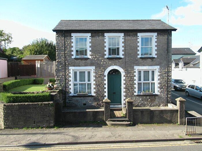 2 Bedroom Flat To Rent In First Floor Flat, Eastgate, Cowbridge, Vale Of Glamorgan, CF71