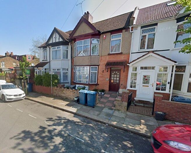 2 Bedroom Maisonette To Rent In Frognal Avenue, Harrow, Greater London, HA1