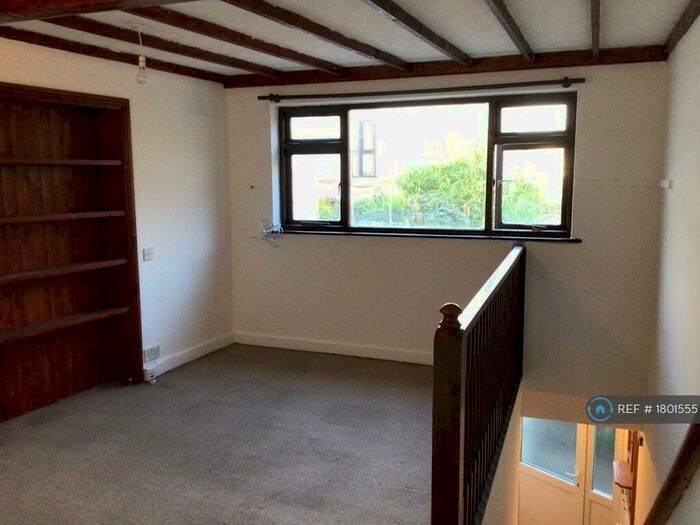 2 Bedroom Flat To Rent In Litchdon Street, Barnstaple, EX32