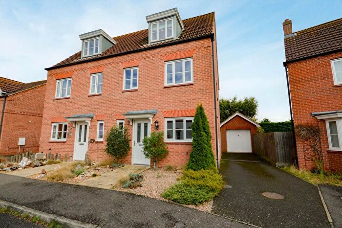 3 Bedroom Semi-Detached House To Rent In Heacham, PE31