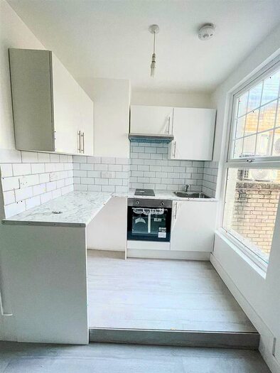 1 Bedroom Flat To Rent In Linthorpe Road, London, N16