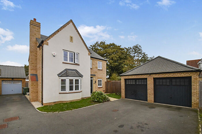4 Bedroom Detached House For Sale In Crest Drive, Fenstanton, PE28
