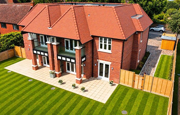 2 Bedroom Flat For Sale In Beauchamp Road, East Molesey, KT8