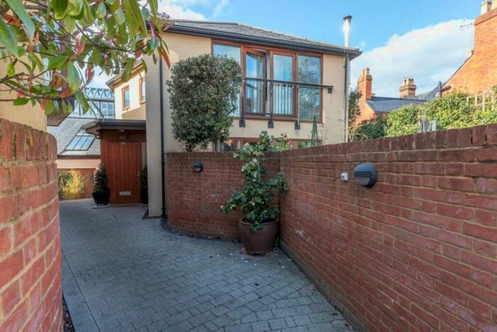 2 Bedroom Town House To Rent In Queen Street, Henley On Thames, RG9