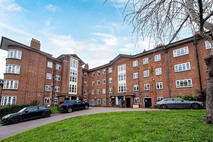 4 Bedroom Flat To Rent In Lewisham Hill, Blackheath, London, SE13