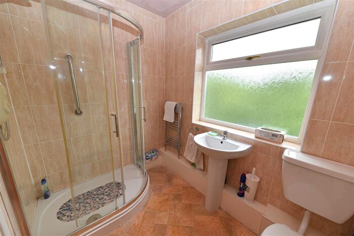 2 Bedroom Flat For Sale In Walmead Croft, Harborne, Birmingham, B17