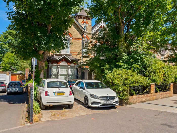 1 Bedroom Flat To Rent In Kingston Hill, Kingston Upon Thames, Surrey, KT2