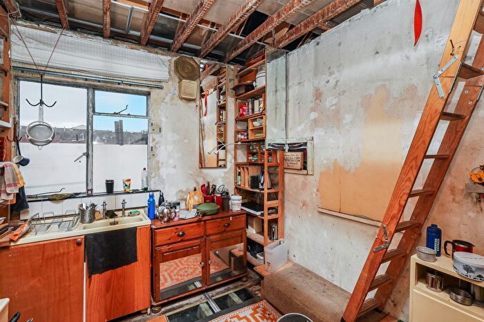 3 Bedroom Terraced House For Sale In Colne Road, London, E5