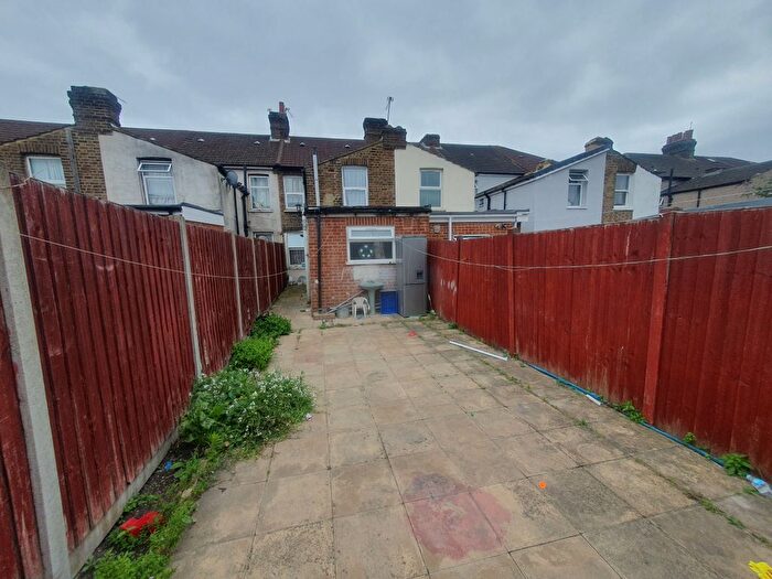 3 Bedroom Terraced House For Sale In Gladstone Road, Southall, UB2