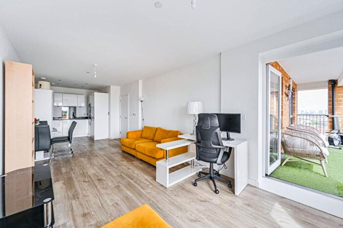 2 Bedroom Flat To Rent In Bowen Drive, Charlton, London, SE7