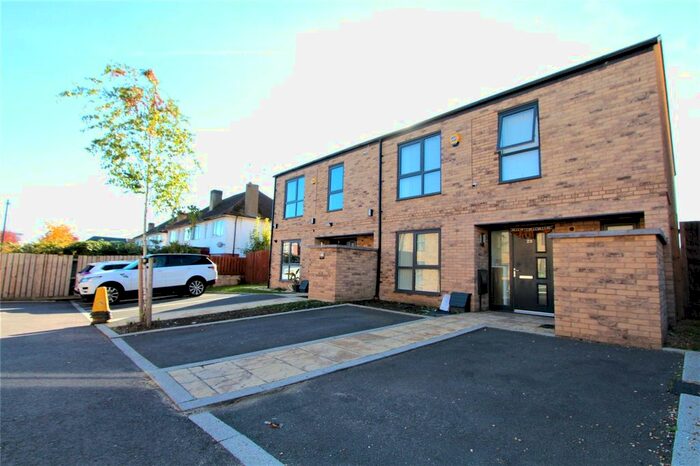 4 Bedroom Detached House To Rent In Lange Road, Harrow, HA2