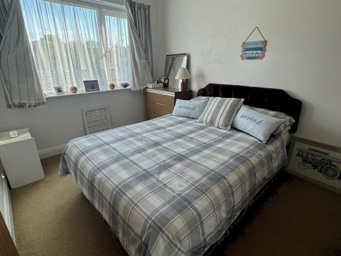 2 Bedroom Flat For Sale In Sun Valley Drive, Saundersfoot, Pembrokeshire., SA69