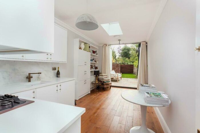 2 Bedroom Apartment To Rent In Upper Park Road, Belsize Park, NW3