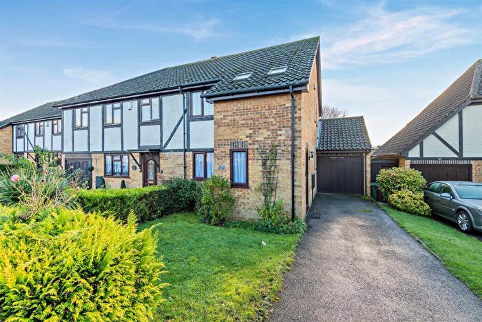 3 Bedroom Semi Detached House For Sale In Threshers Drive, Weavering, Maidstone, ME14