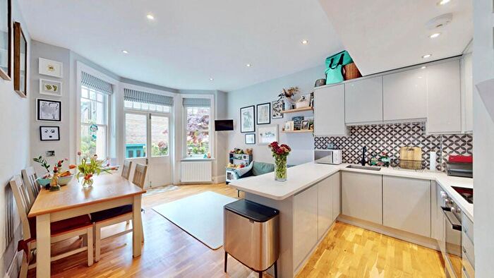 2 Bedroom Flat For Sale In Hornsey Lane Gardens, Highgate, N6