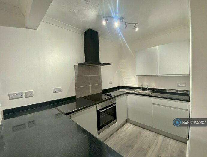 2 Bedroom Maisonette To Rent In Merryoak Road, Southampton, SO19