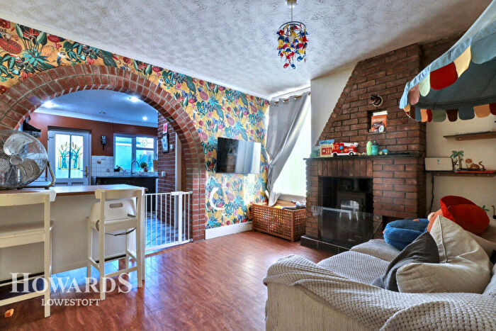 3 Bedroom Semi-Detached House For Sale In Oxford Road, Lowestoft, NR32