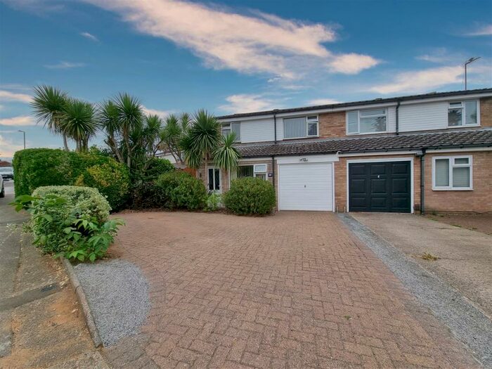 Houses for sale & to rent in IP2 0QY, Hawthorn Drive, Sprites Ipswich