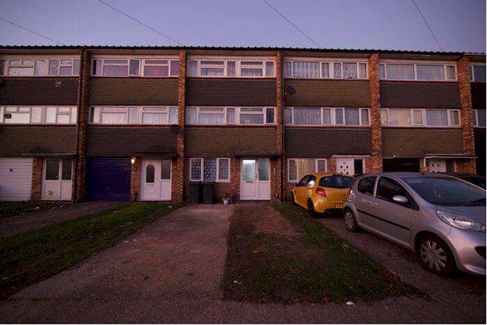 Studio To Rent In Coleridge Way, West Drayton UB7