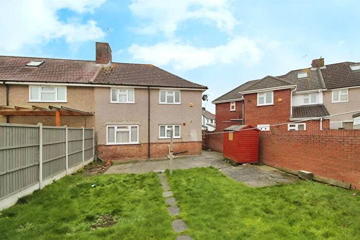 4 Bedroom End Of Terrace House To Rent In Chester Road, Slough, SL1