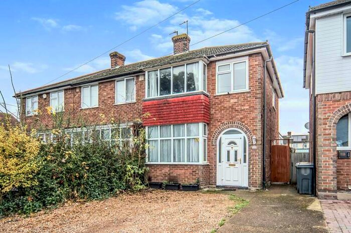 3 Bedroom Semi-Detached House To Rent In Cedar Road, Bedford, MK42