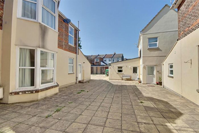 2 Bedroom Flat To Rent In New Road, Portsmouth, PO2