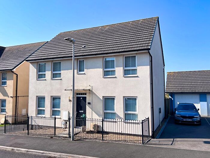 4 Bedroom Detached House For Sale In Crompton Way, Ogmore By Sea, Bridgend, CF32