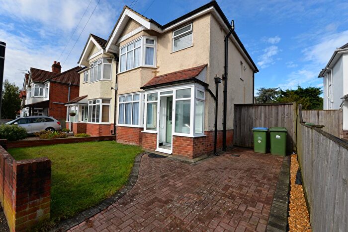 3 Bedroom Semi-Detached House To Rent In Cherry Walk, Southampton, SO15