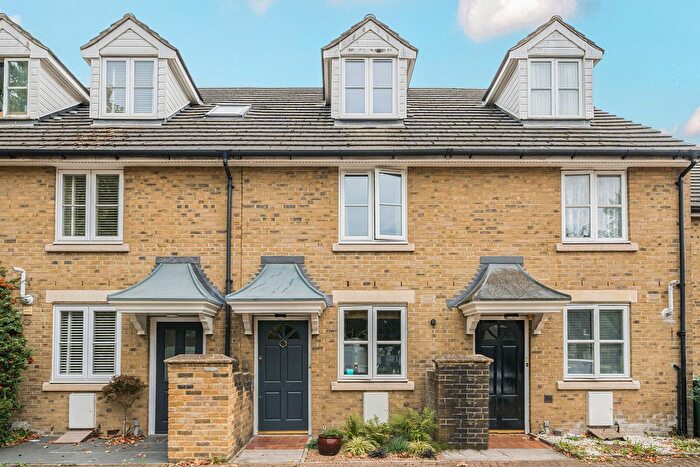 3 Bedroom Terraced House For Sale In Banfield Road, Nunhead, London, SE15
