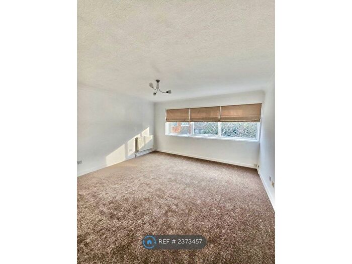 2 Bedroom Flat To Rent In Memorial Close, Hounslow, TW5