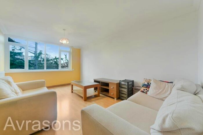 1 Bedroom Flat To Rent In Carey Gardens, London, SW8