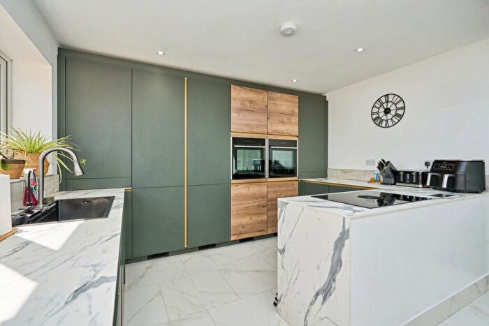 3 Bedroom Bungalow For Sale In Newport Road, Cowes, PO31