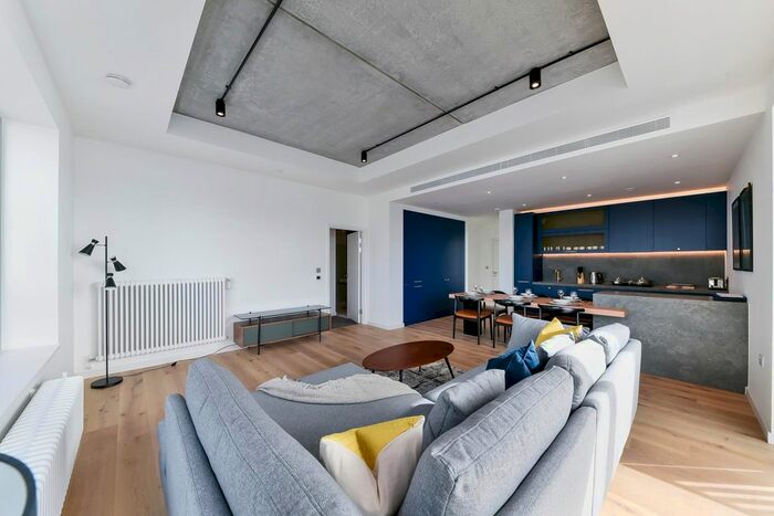 3 Bedroom Flat To Rent In Douglass Tower, Goodluck Hope, London, E14